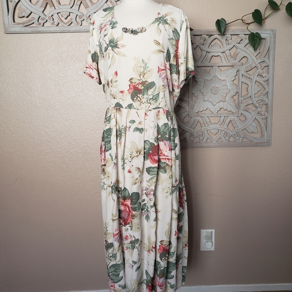 CAROL ANDERSON CALIFORNIA Dresses & Skirts - Floral Dress